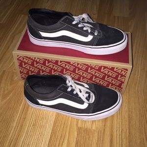 Black/white vans